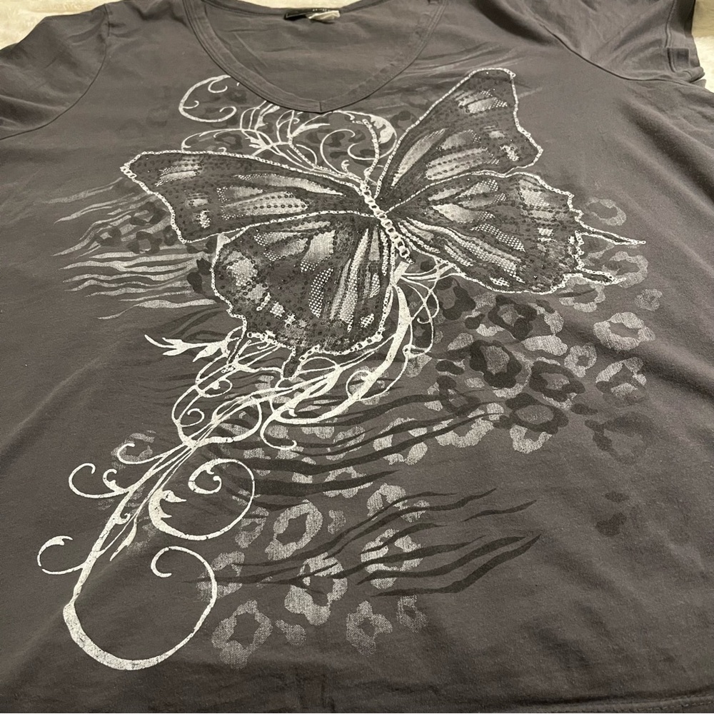Butterfly on gray Ragzzz scene y2k shirt - Picture 5 of 5